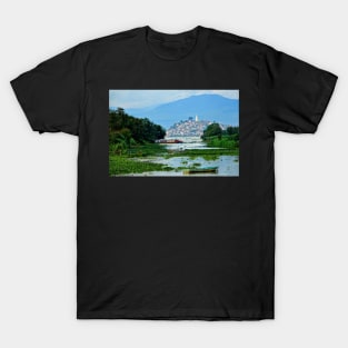 Vue sur l'ile Janitzio de Patzcuaro T-Shirt